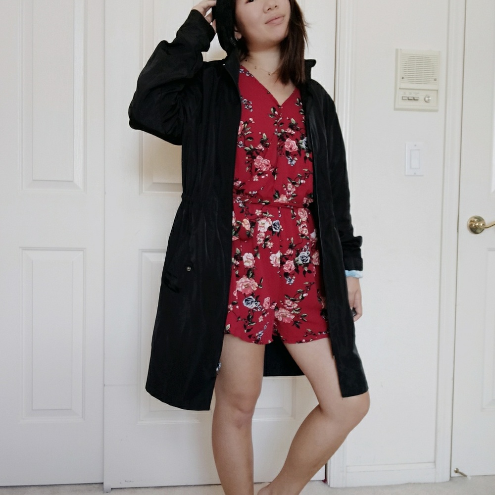 hooded black anorak [s]